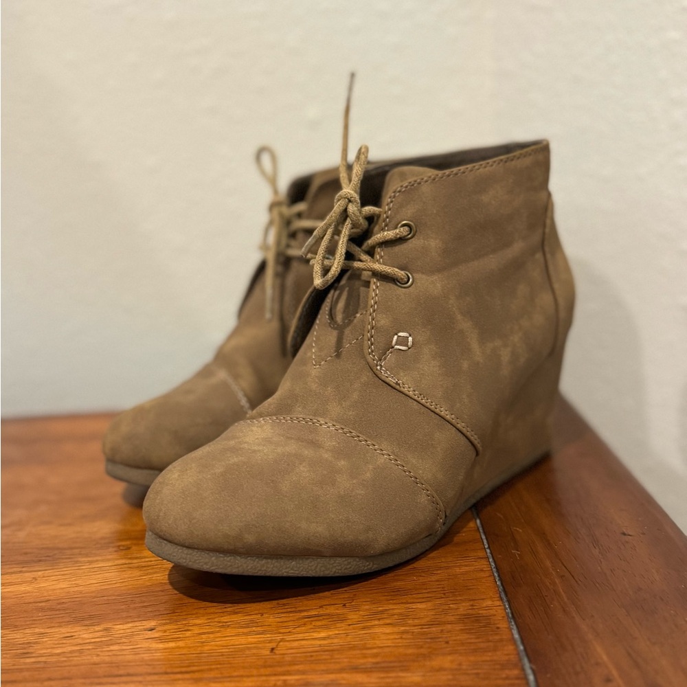 Natural Reflections Booties